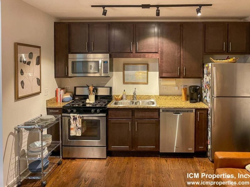 2br - Lincoln Park 2-Bed Garden