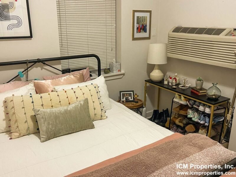 2br - Lincoln Park 2-Bed Garden